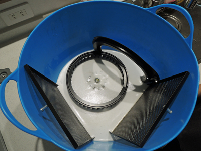 レンジフード掃除中の画像