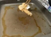 ホットプレート掃除中の画像