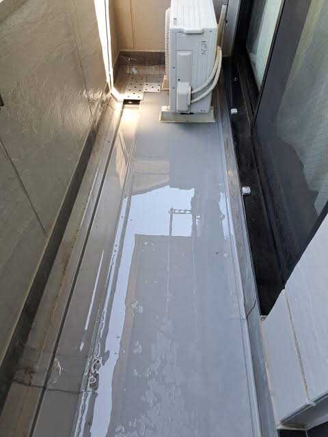 ベランダ花粉掃除後の比較画像